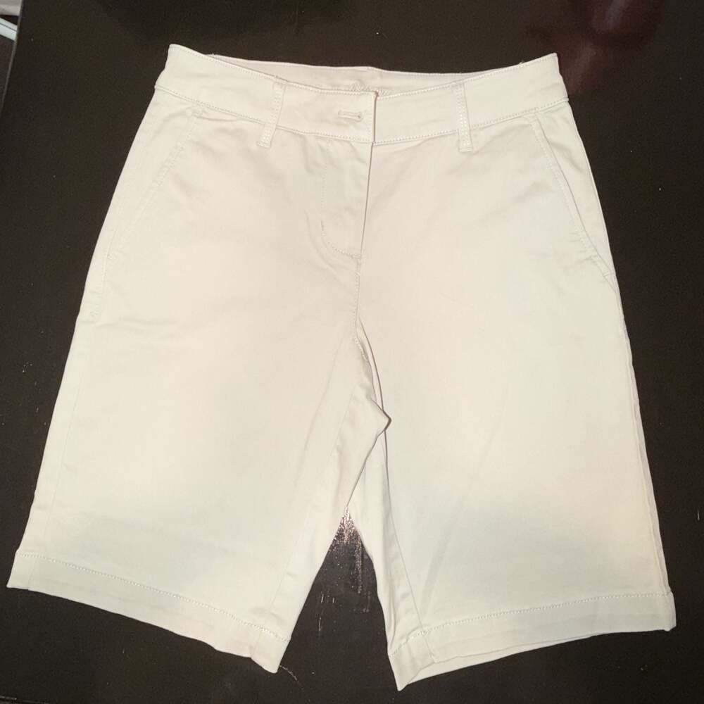 Tommy Bahama Women's Beige Chino Bermuda Shorts Size 0